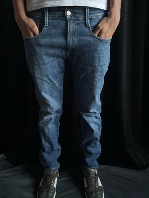 Replay anbass jeans  - Replay anbass jeans | modellen är 179cm 63kg