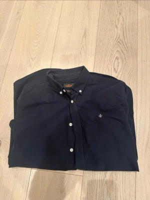 Morris Skjorta - Säljer denna fina Morris skjortan i storlek M inga defekter.