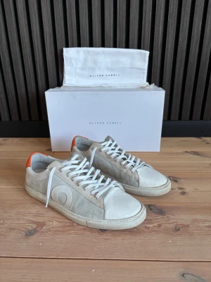 Oliver Cabell skor  - Säljer nu mina oliver Cabell skor i färgen "Mango". Storlek 42. Använda några veckor men i gott skick, kan behöva lite kärlek. Nypris ca 2500kr. Box och dustbag ingår självklart. Hör av er vid funderingar