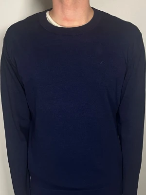 J.Lindeberg tröja - Säljer en ritkigt snygg och trendig J.Lindeberg tröja i fint skick, storlek L men sitter som M, vid frågor är det bara att skriva //Gramenti