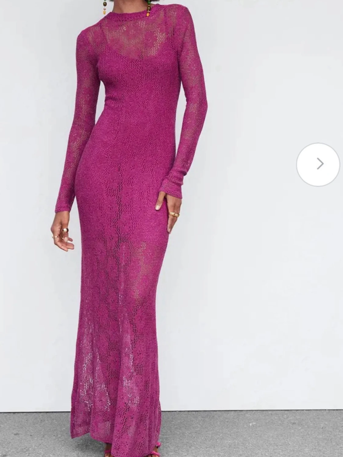 Lång lila spetsklänning från Mango - 2