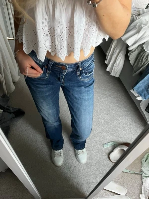 LTB Valerie Jeans  - Lågmidjade LTB valerie jeans bootcut. Storlek 28x30 i toppen skick nypris 990kr