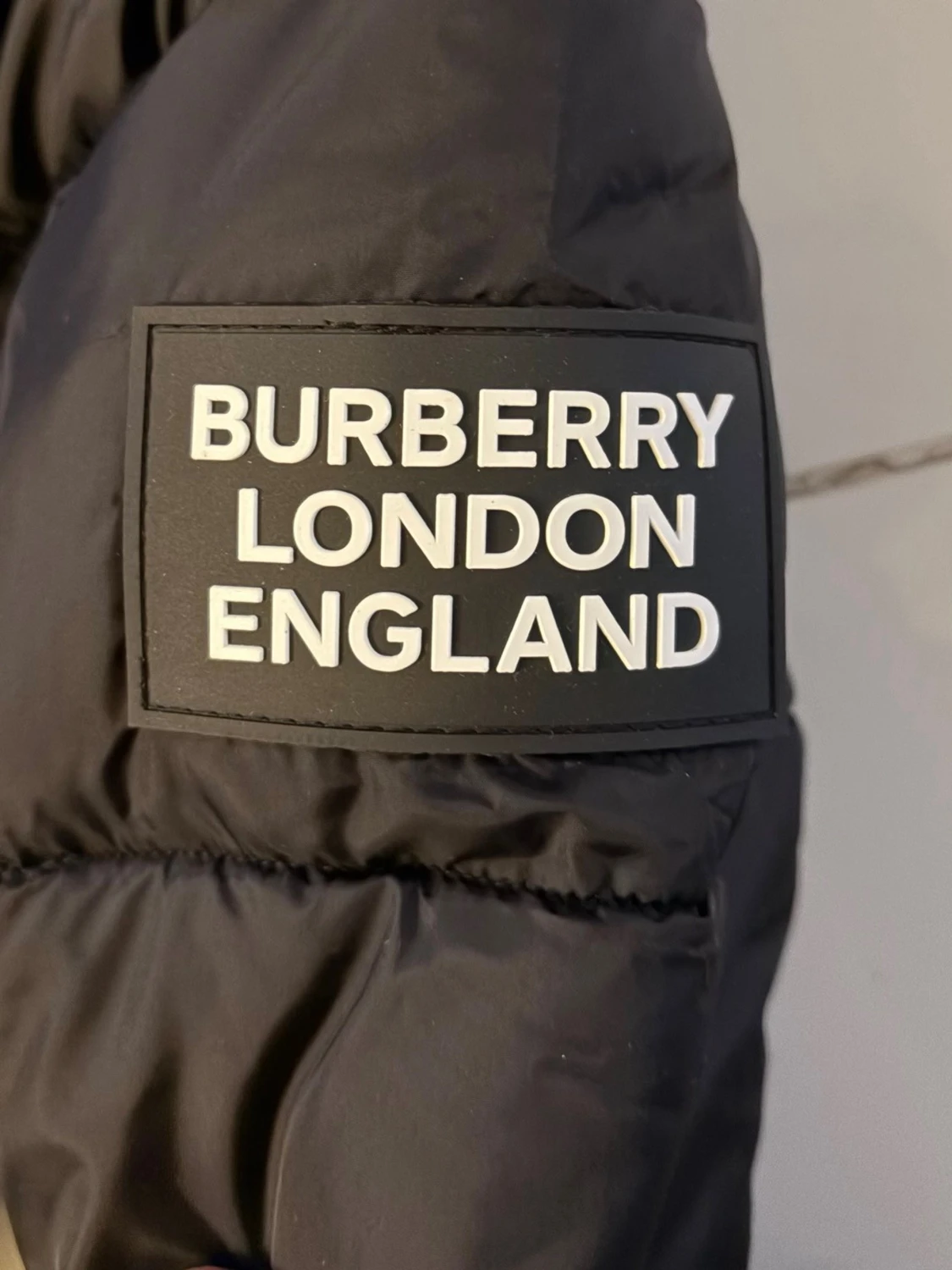 Svart pufferjacka från Burberry - 2