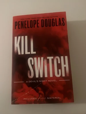 Kill switch  - Devils night , mycket bra skick . Finns ett märke på boken