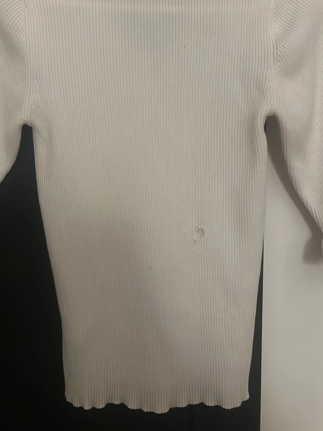 Vit blus med svarta detaljer - 5