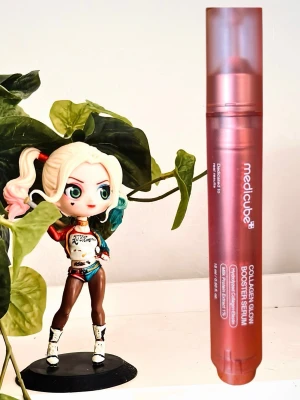 Medicube collagen glow booster serum! - Medicube collagen glow booster serum. 15 ml. Nytt och oanvänt.  Medicube Collagen Glow Booster Serum är en premiumformel designad för att förbättra din huds lyster och återställa dess elasticitet.