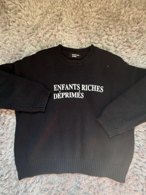 ERD Enfants Riches Deprimes Merino Wool Tröja Storlek S - Säljer denna tvär feta merino wool ERD tröjan. Använd men i bra skick. Storlek S. Riktigt nice plagg, tvär bra kvalite och rekommenderar stark.
