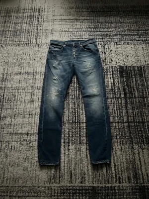 Dondup Jeans - |Dondup Jeans| | Storlek: W33  | Skick: 9/10| Medföljer: inget| Frågor eller funderingar tveka inte på att höra av dig!