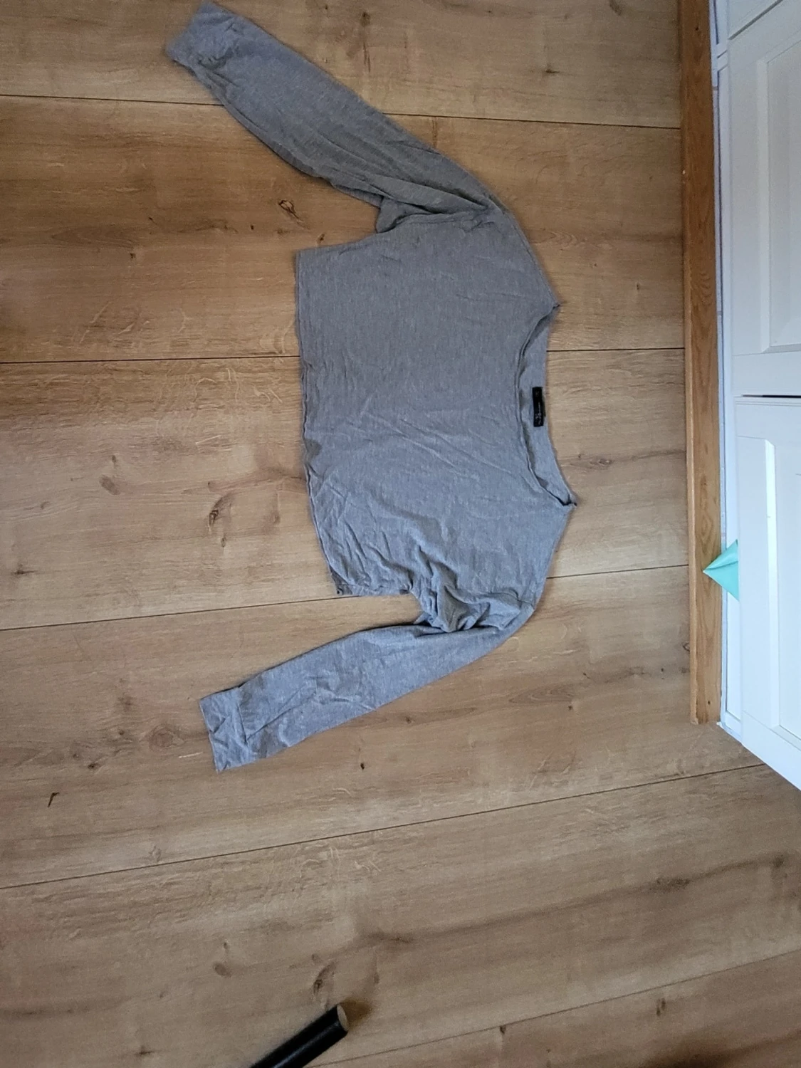 Grå croppad långärmad topp - 1