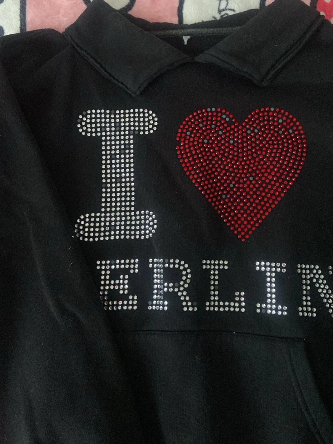 Svart hoodie med paljetter 'I ❤️ Berlin' - 1
