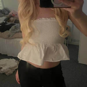 topp med volang  - använd en gång 