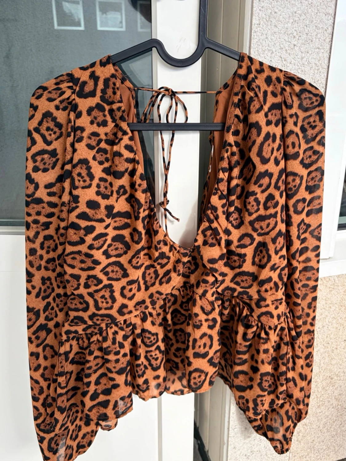 Leopardmönstrad blus med v-ringning - 2