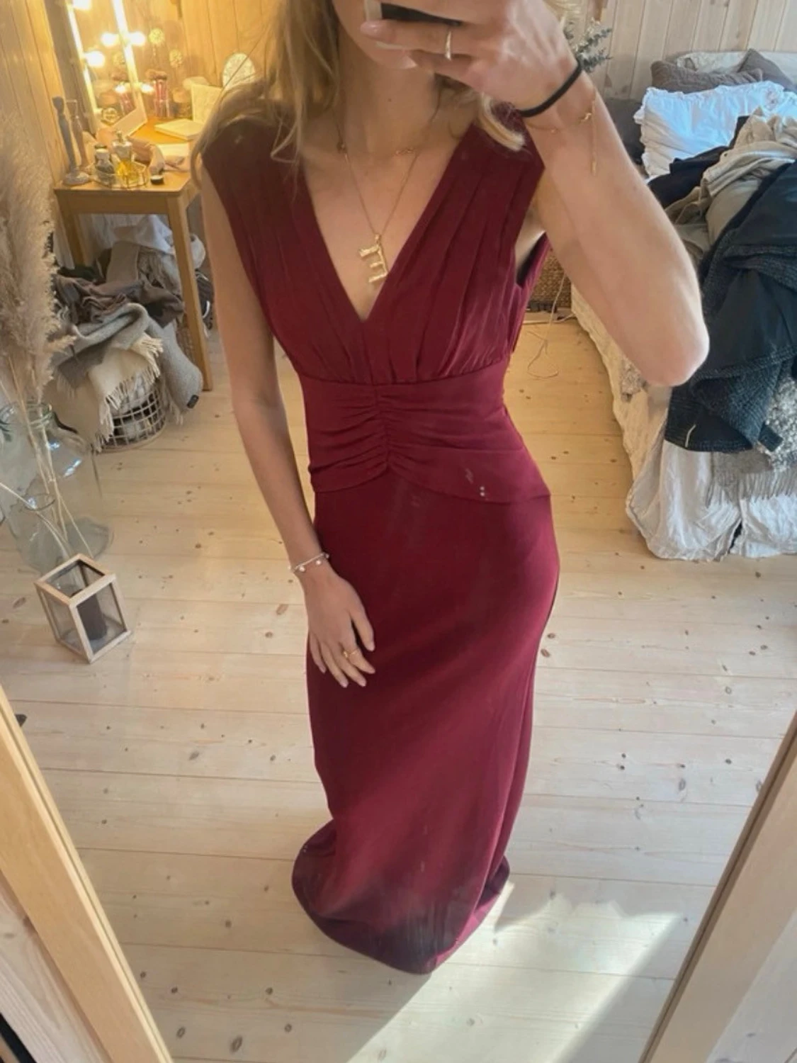Vinröd klänning från meshki - 1