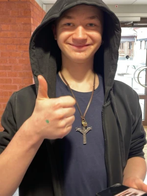 Kille 15 år säljes på grund av att han inte beter sig då han jobbar - Om du gillar folk som kan jobba hårt kommer med ett fint halsband