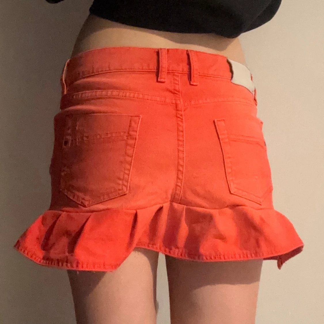Röd volangkjol i denim - 3