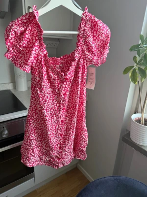 Blommig miniklänning - Ny med lappar 💗