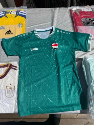 Irak VM2026 - Irak bortatröja VM2026.                                                   1 för 300kr 2 för 500kr 3 för 600kr.                                 Storlekar small, medium och large 