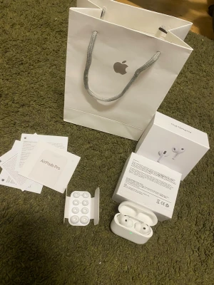 Airpods pro 3 - AirPods Pro 3, öppnade och testade så allt funkar! Annars helt oanvända.