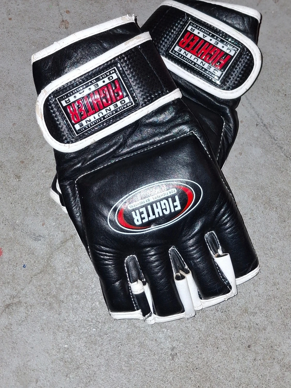Svarta Fighter MMA-handskar i skinn - 1