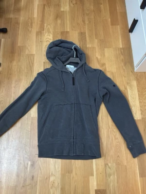 Stone island hoodie - Säljwr min stone island hoodie utan patch