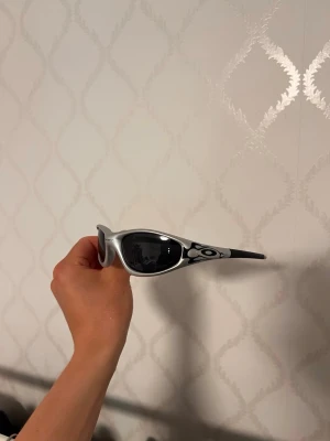 Oakley flame vintage solglasögon  - Unika vintage solglasögon ifrån Oakley. Fodral finns ej kvar, endast glasögonen 