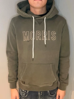 Morris hoodie  - Morris hoodie | storlek S | skick 9/10 | fraktar via valfrit ombud på köparens bekostnad | hör av dig du funderingar 