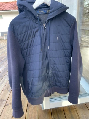Polo Ralph Lauren Cardigan  - Säljer min polo cardigan i stl M då jag inte använder den längre.