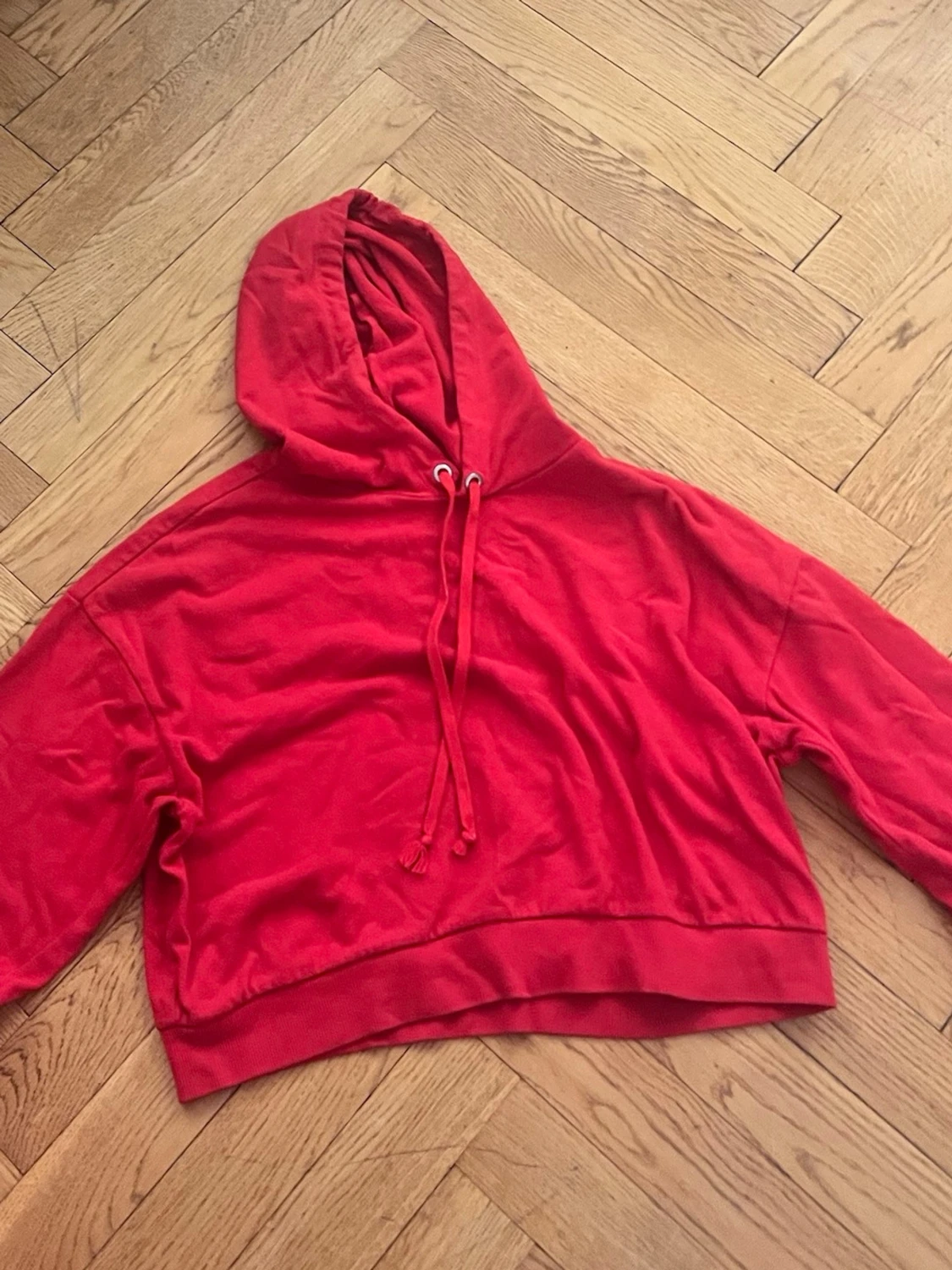 Röd hoodie från H&M Divided
