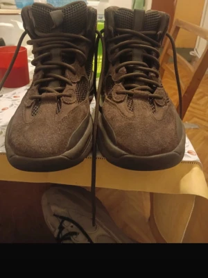 Yeezy dessert boots oil - Slightly used storlek 42