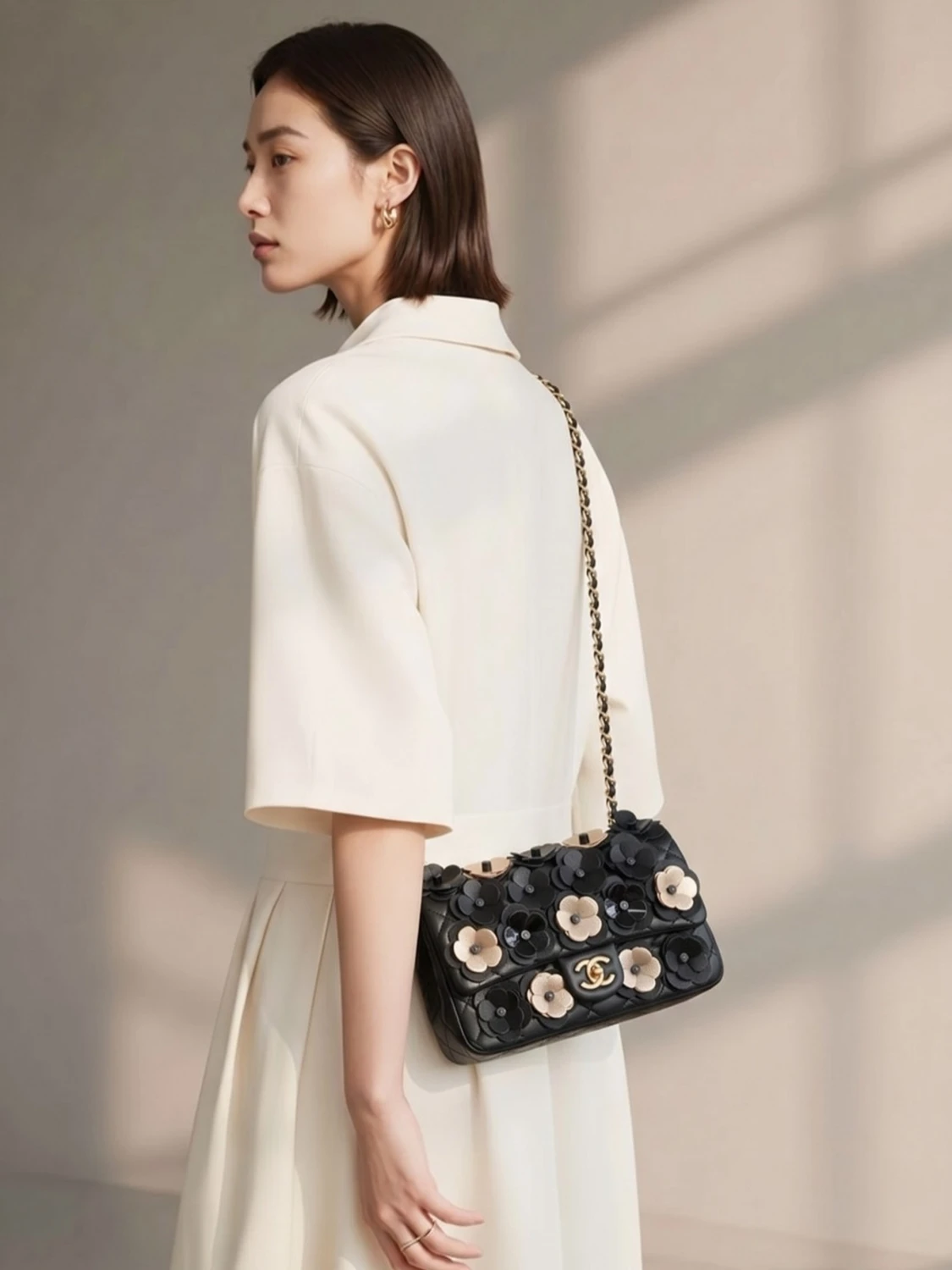 ChaneI 💎 Camellia Flap Bag. - 1