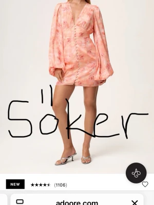 SÖKER Blommig kortklänning från Adoore - Söker denna klänning i storlek 36!💞 Skulle vara guld värt om någon som inte använder sin vill sälja till mig, skicka DM isåfall🙌🏼