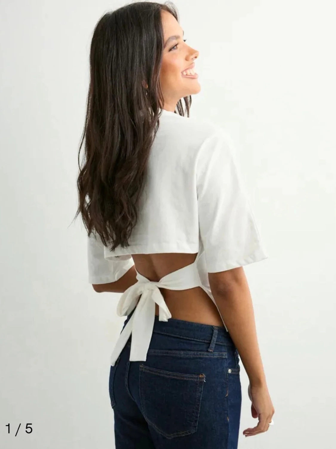 Vit crop top med knytband bak - 2