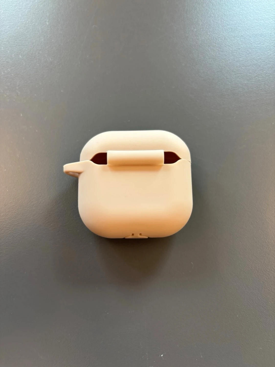 Beige silikonfodral till AirPods 4 - 1