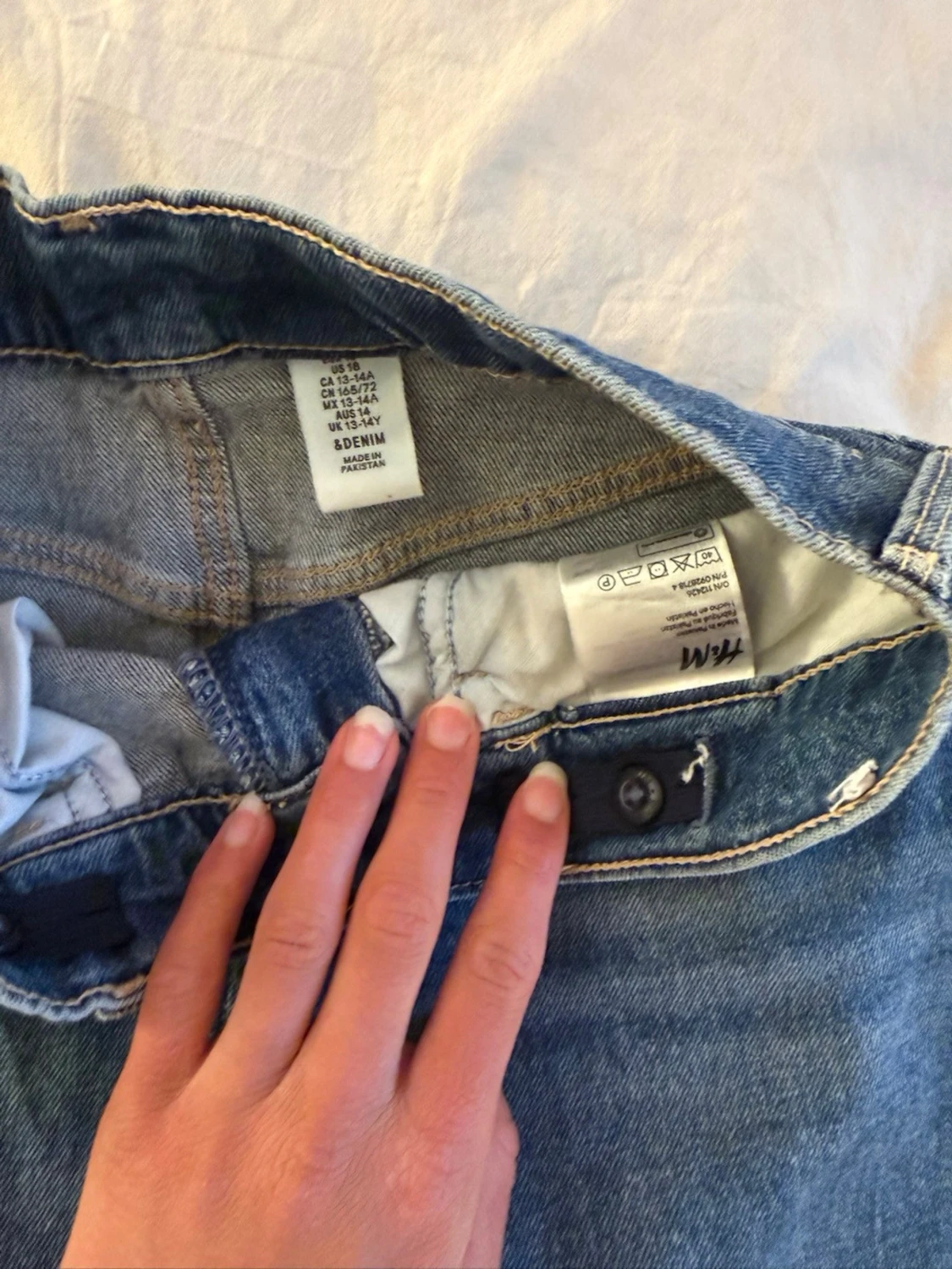 Blå denimkjol med slitningar - 2