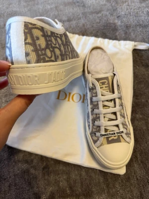 Sneakers  - Sneakers