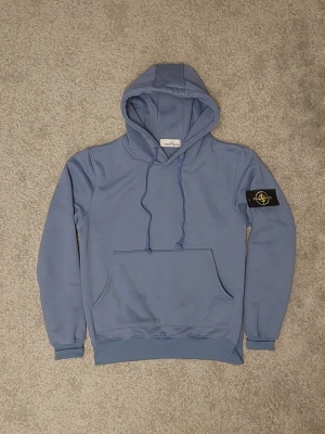 Stone Island Hoddie  - Snygg ljusblå Stone Island hoodie || Storlek S passar även M 