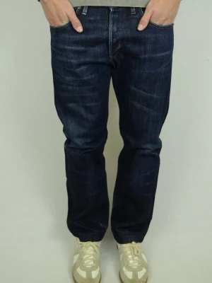 Paul Smith Selvage Jeans - PAUL SMITH RAW SELVAGE JEANS Storlek : W31 Mått : A = 42CM - B = 99CM - C = 21CM Användning : Jeansen är i ett väldigt fint skick utan defekter Nypris : Cirka 2000SEK