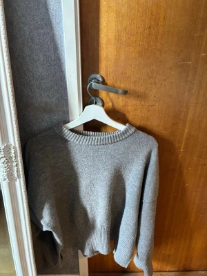 Grå stickad tröja  - En fin grå stickad tröja från bershka 