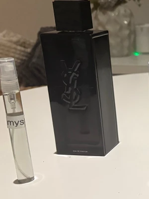 Yves Saint Laurent Y Eau de Parfum - 10 ml ysl myslf, 10 ml ysl y EDP, 5 ml creed aventus, 5 ml valentino Coral fantasy, 2 ml Xerjoff erba pura.