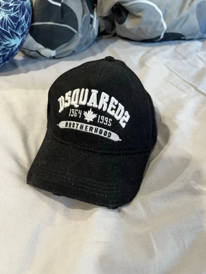 Svart keps från Dsquared2 - Svart keps från Dsquared2 använd fåtal gånger, mycket bra skick