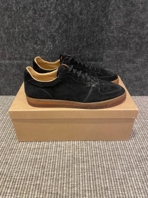 Brunello cucinelli - Säljer nu dessa svin feta Brunello cucinelli. Bara skorna medföljer, grymt skick! Hör av dig vid frågor