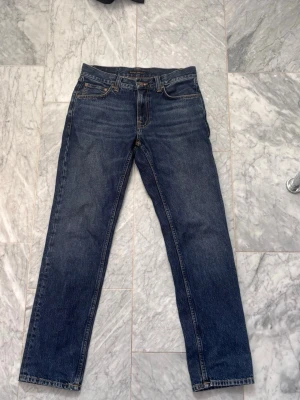 Nudie Jeans - Tjjooooo! Nu säljer jag mina blåa nudie Jeans i modellen gritty Jackson w28 L32. Jag köpte dom för 1400kr för ett halvår sen i nudie butiken Göteborg. Mitt pris 699kr. Dom är i gott skick och om ni har några frågor är de bara att hojta till☺️
