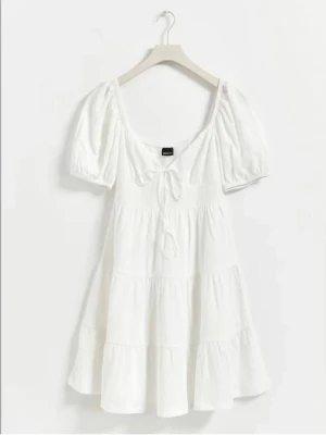 Vit klänning - Säljer min studentklänning💕