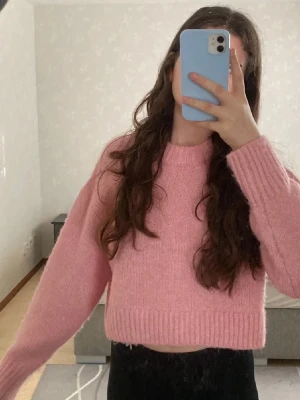 Stickad tröja - Stickad tröja från h&m som inte kommer till användning💕