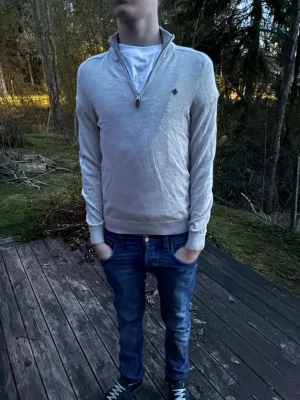 Beige Morris halfzip  - Säljer denna snygga Morris zip tröjan, skriv gärna vid funderingar 