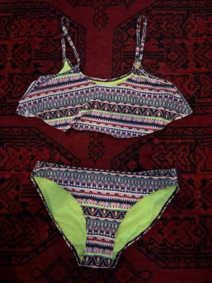 Bikini - Bikini för yngre. Har använts få gånger så den är i väldigt bra skick. 