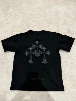 Chrome Hearts T-shirt  - Otroligt fint skick- perfekt till sommaren. Riktigt schysst och helt felfri 