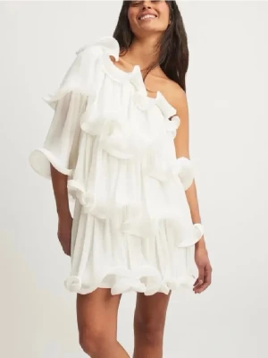 Nakd klänning  - Vit klänning från nakd. Köpt på Vinted men den är i jättefint skick, dvs inga fläckar eller defekter. Säljer pga fel storlek. Priset är diskuterbart 😊