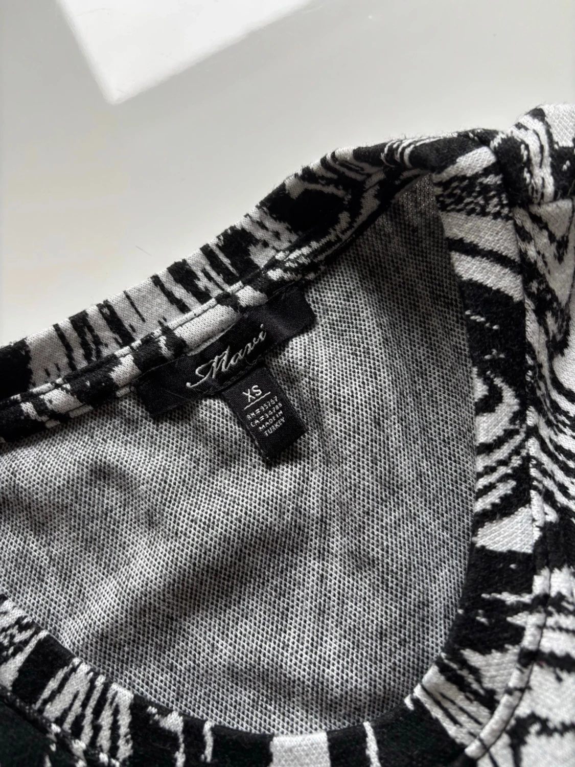 Svartvitt mönstrat set med knyt - 6