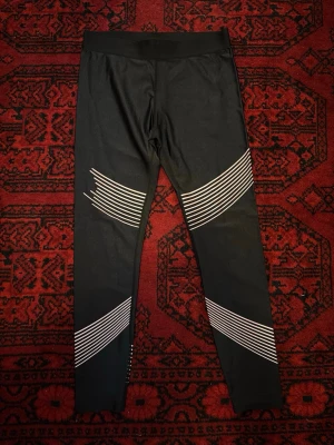 Idrotts byxor - Idrotts byxor som knappt använts. Kommer tyvärr inte ihåg vart den är ifrån. 